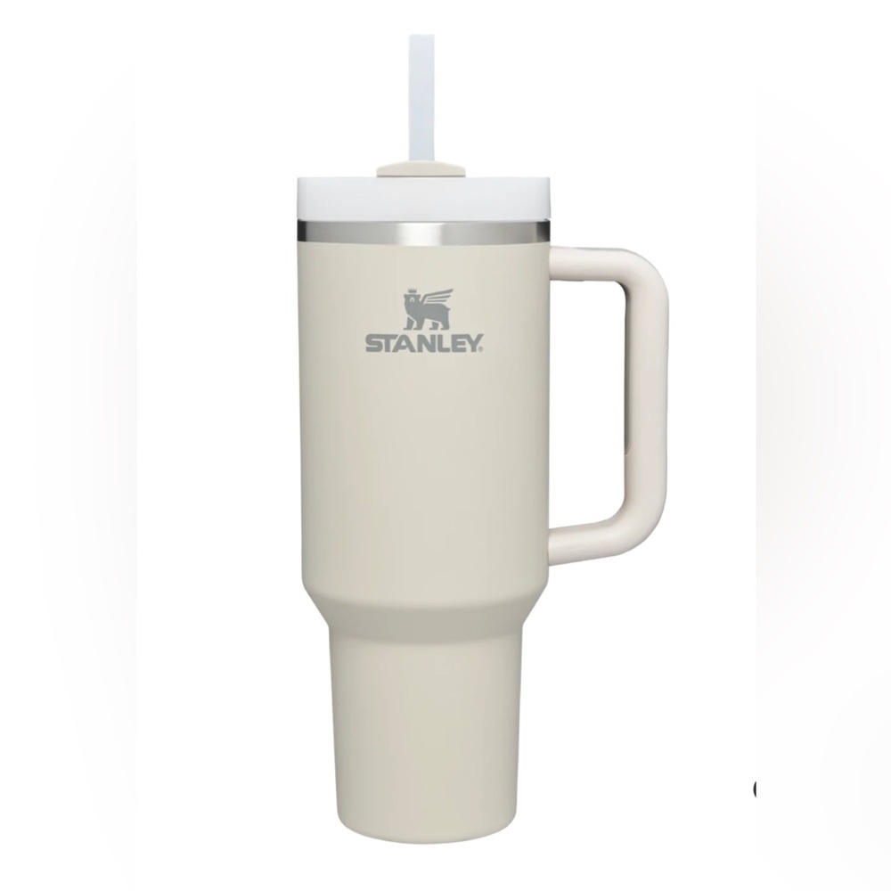 NWT Factory Sealed - Stanley 40 Oz Tumbler Quencher H2.0 Soft Matte Dune In Hand